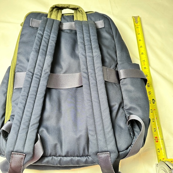 Vera Bradley Navy Daisy Color Block Utility Backpack with flower lining (NEW) - Picture 6 of 9